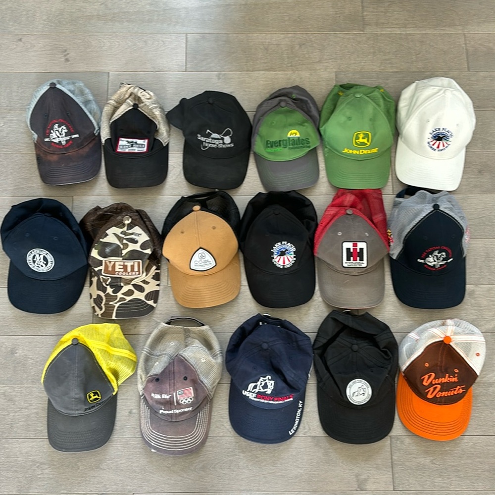 Lot of 17 miscellaneous baseball hats